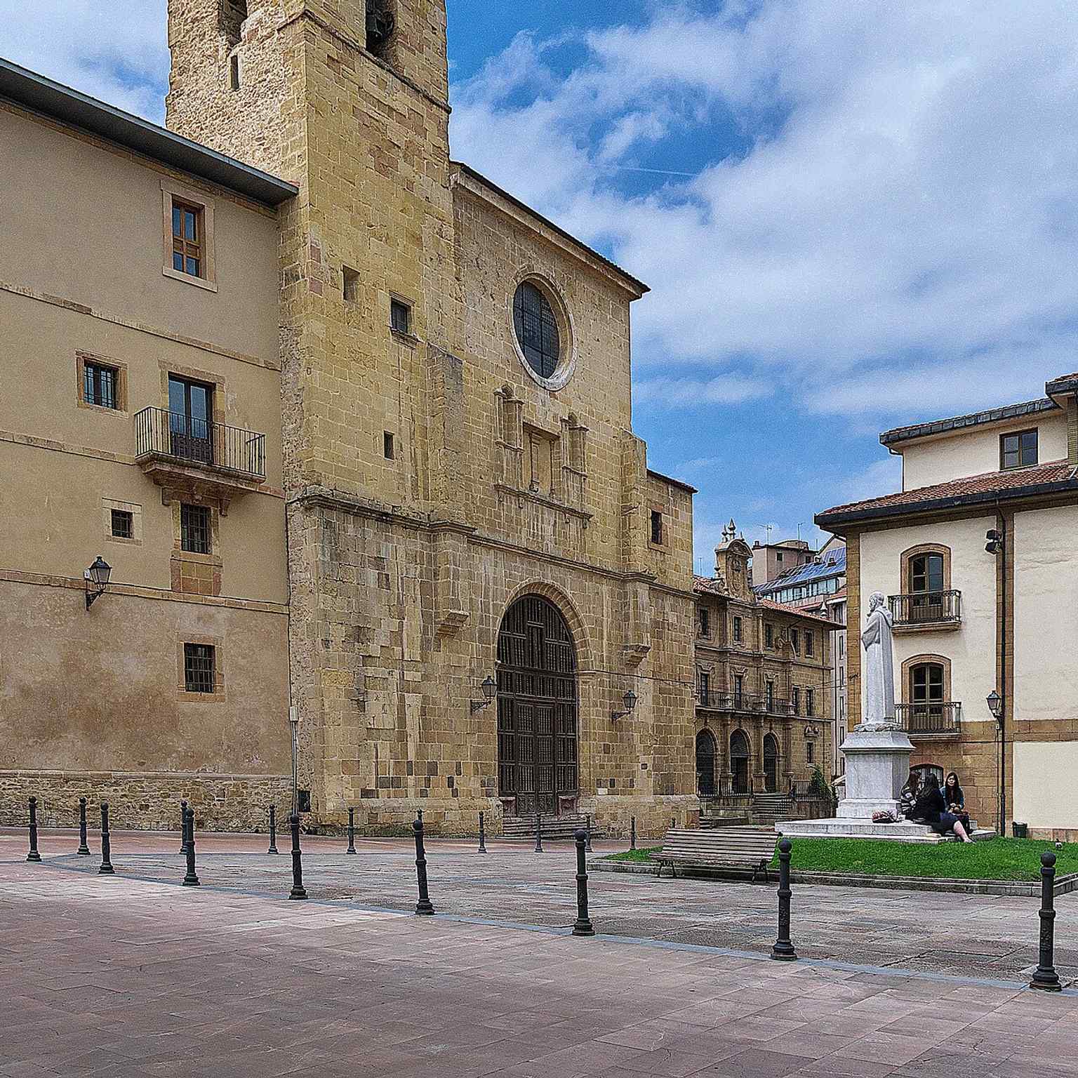 The church’s unfinished classical façade on Plaza Feijóo, designed by Juan de Ribero Rada, with only one of the planned towers actually built.