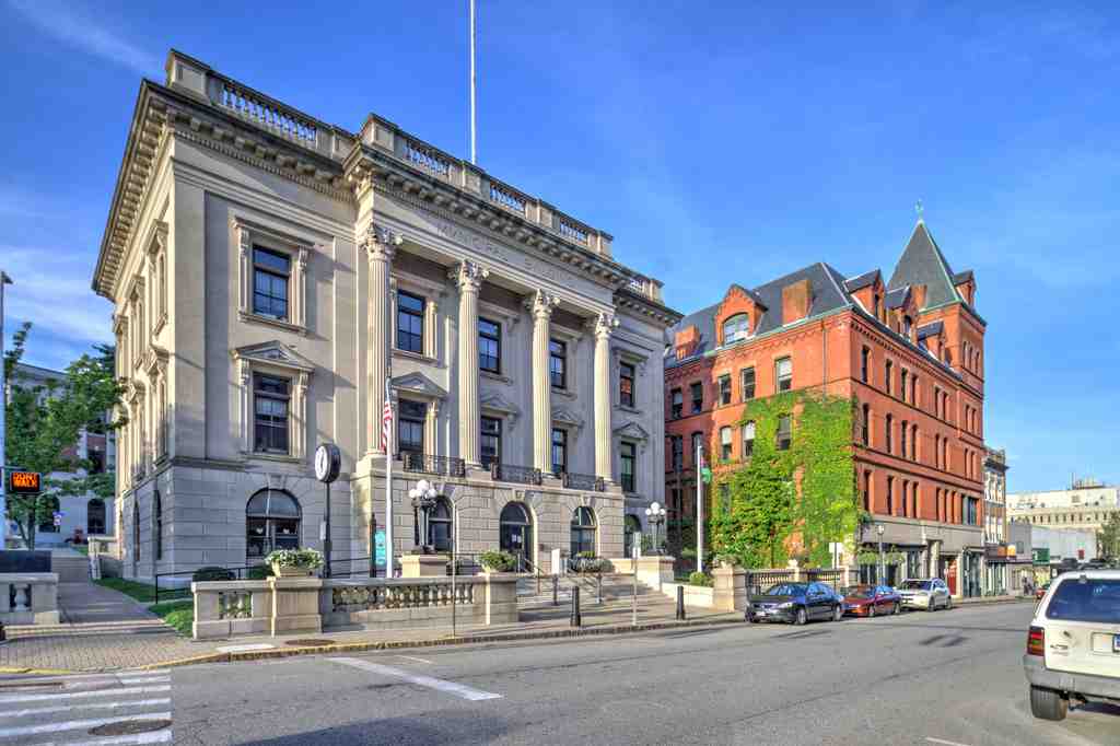 Festivity Downtown New London Historic District