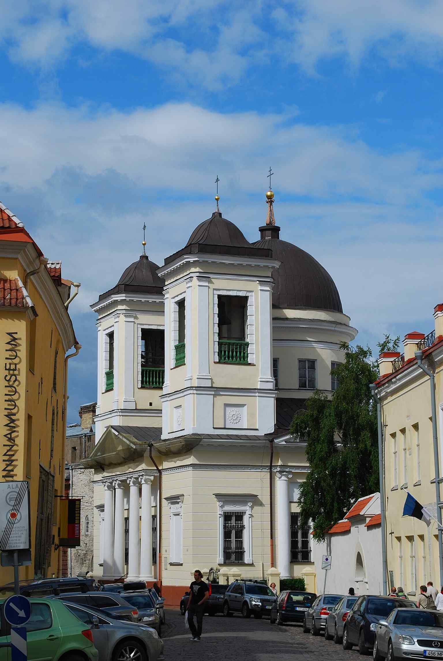 A clear frontal view of the church’s neoclassical exterior, the first domed church building in Tallinn and one of the city’s key Orthodox landmarks.