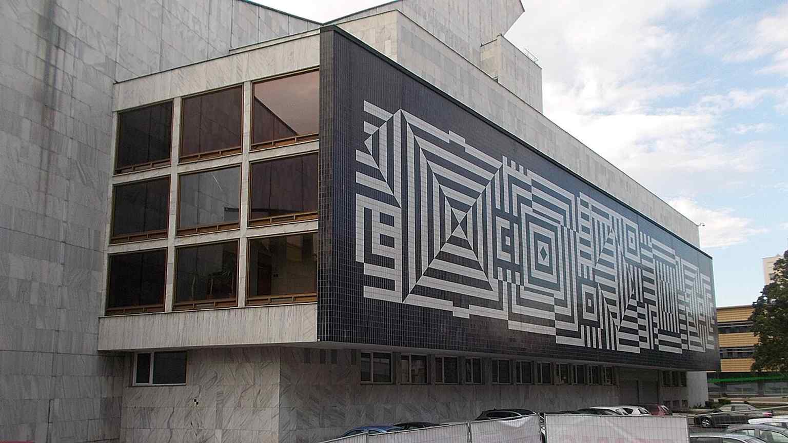 Another view of Vasarely’s 1978 ceramic building decoration, a key artistic feature of the theatre’s exterior.