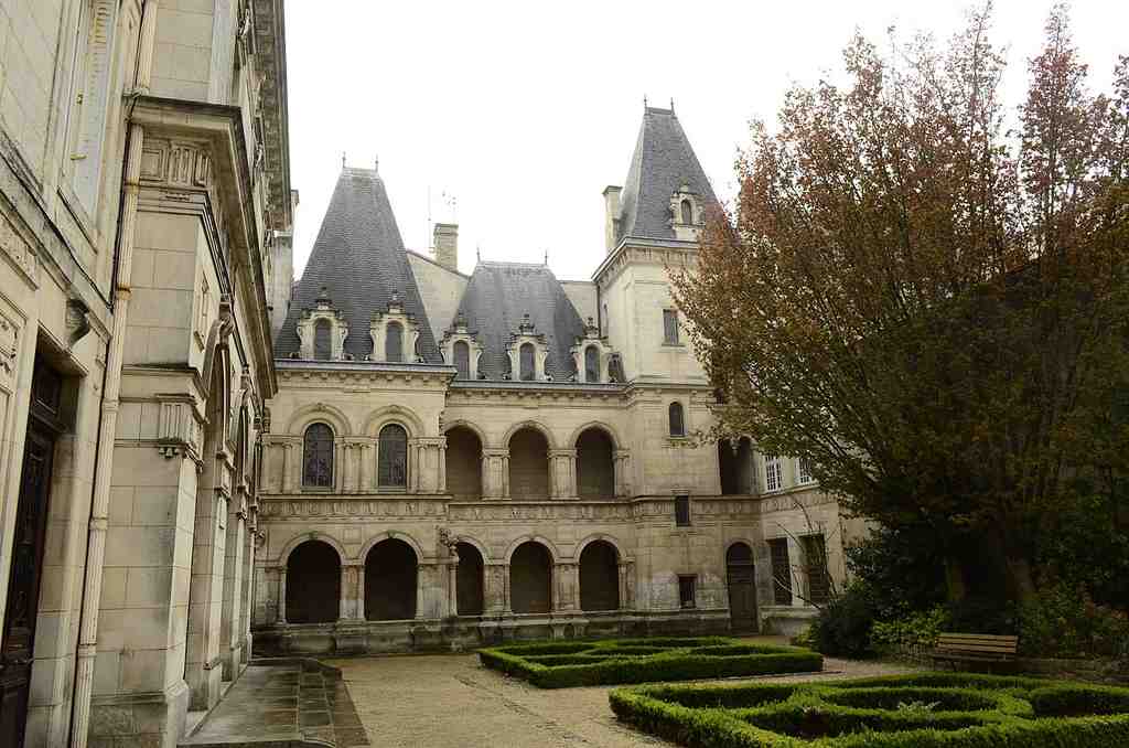 Henri II House (La Rochelle)