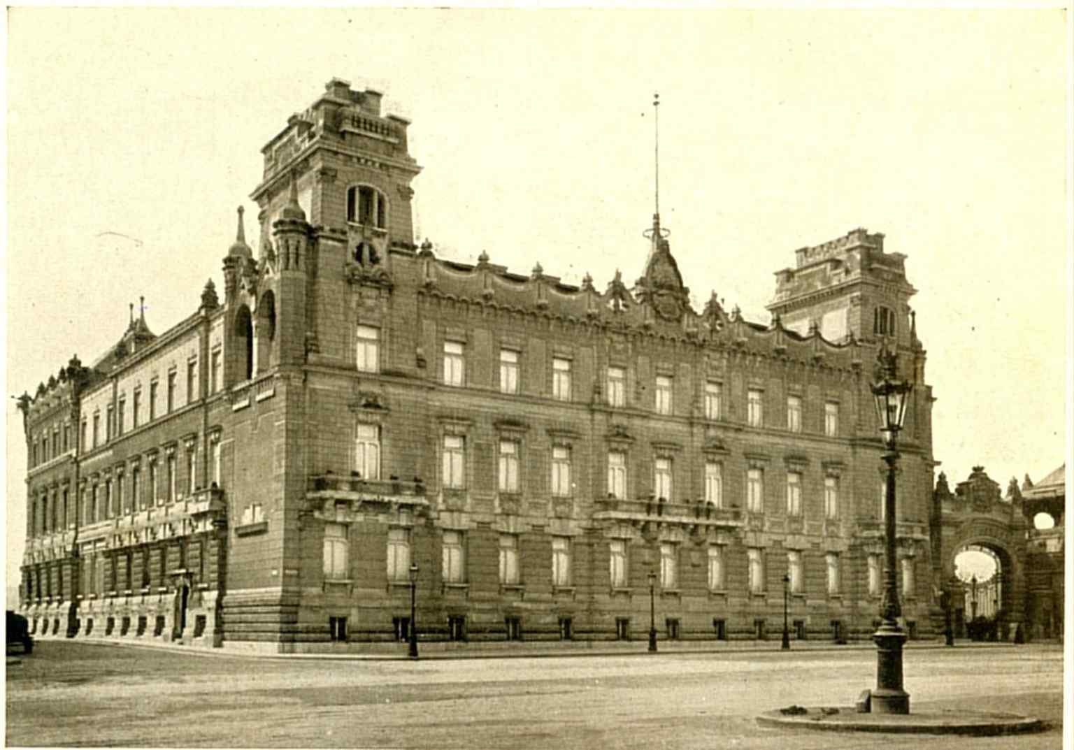 The Archduke Joseph Palace in 1906, showcasing its new historicizing style with prominent corner towers and oriental decorations added during the extensive 1902 reconstruction.