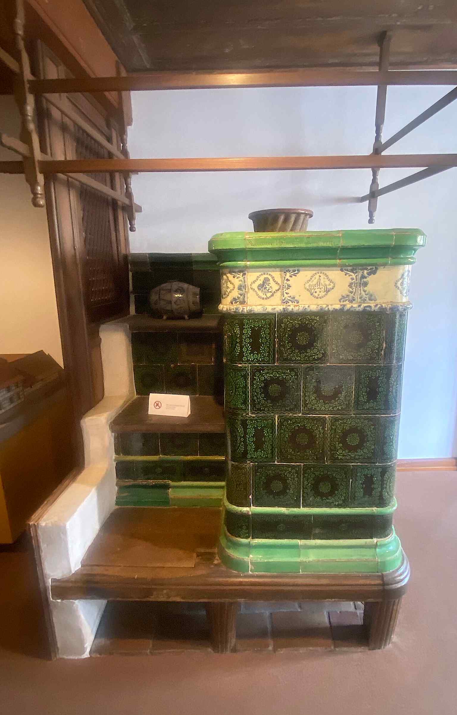 A tiled stove with built-in seat, showing how the Stub doubled as a warm living room and family space.
