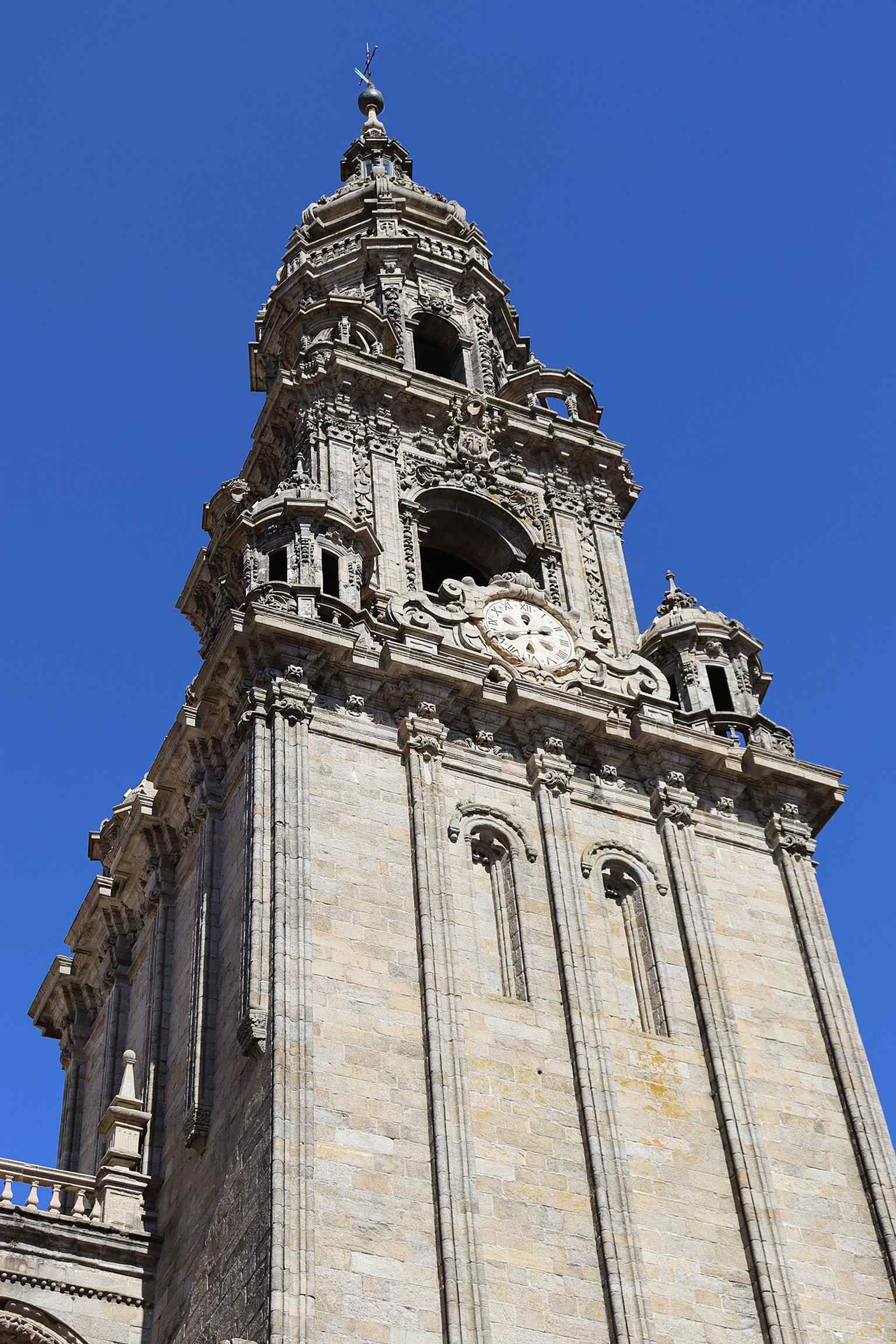 The impressive Torre del Reloj, also known as Berenguela, was elevated to its current Baroque height by Domingo de Andrade between 1676 and 1680, reaching 75 meters.