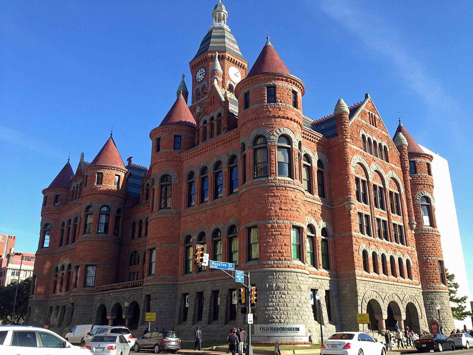 Seen from Dealey Plaza, this angle places the courthouse in downtown Dallas history just minutes from the route JFK’s motorcade passed in 1963.