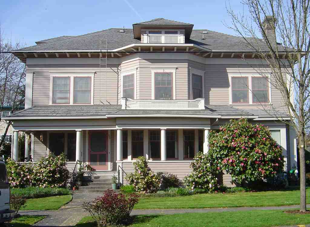 Old Beta Theta Pi Fraternity House