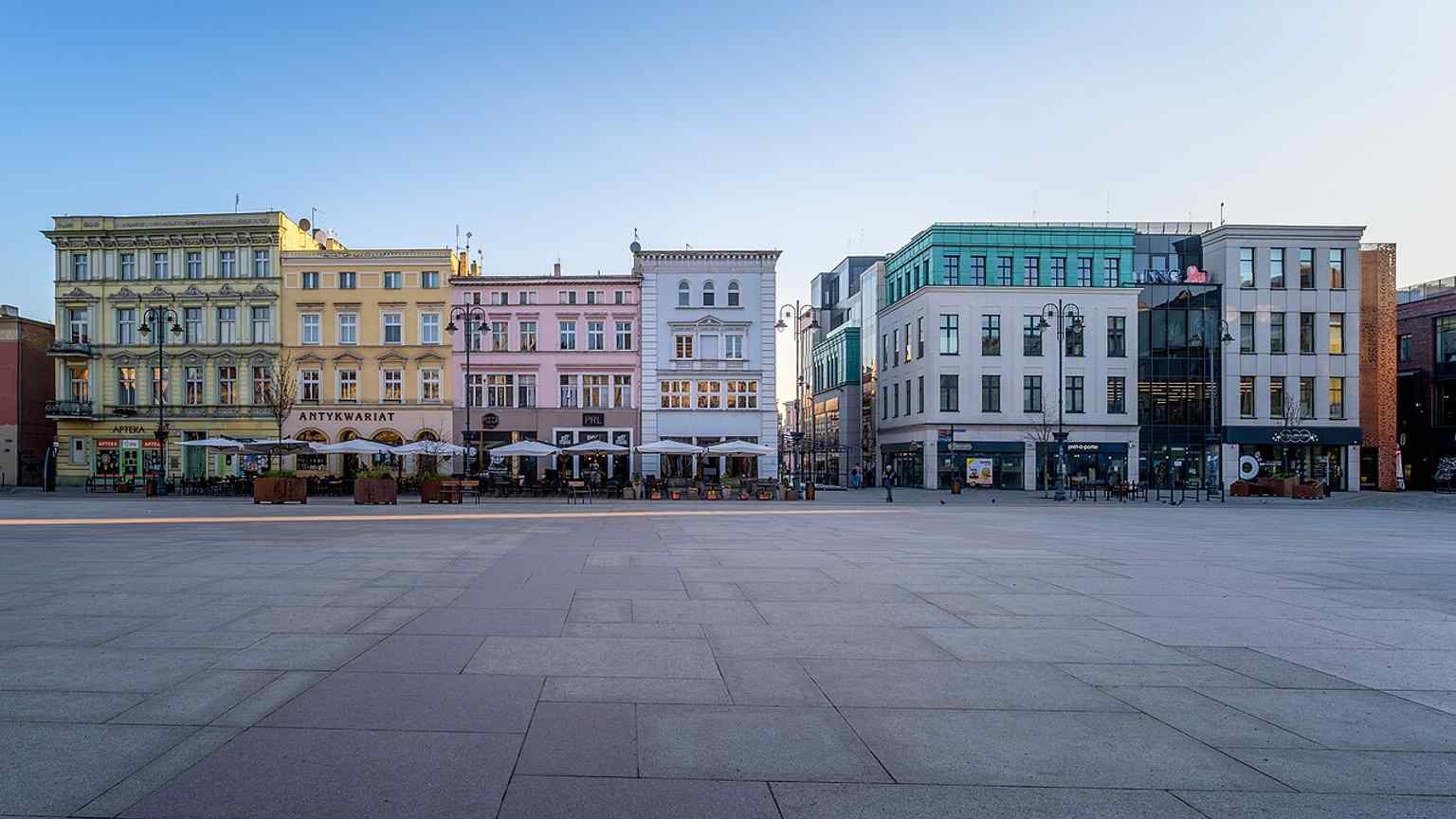 The north frontage of the square, close to the route toward Mostowa Street and the Brda River described in the history notes.