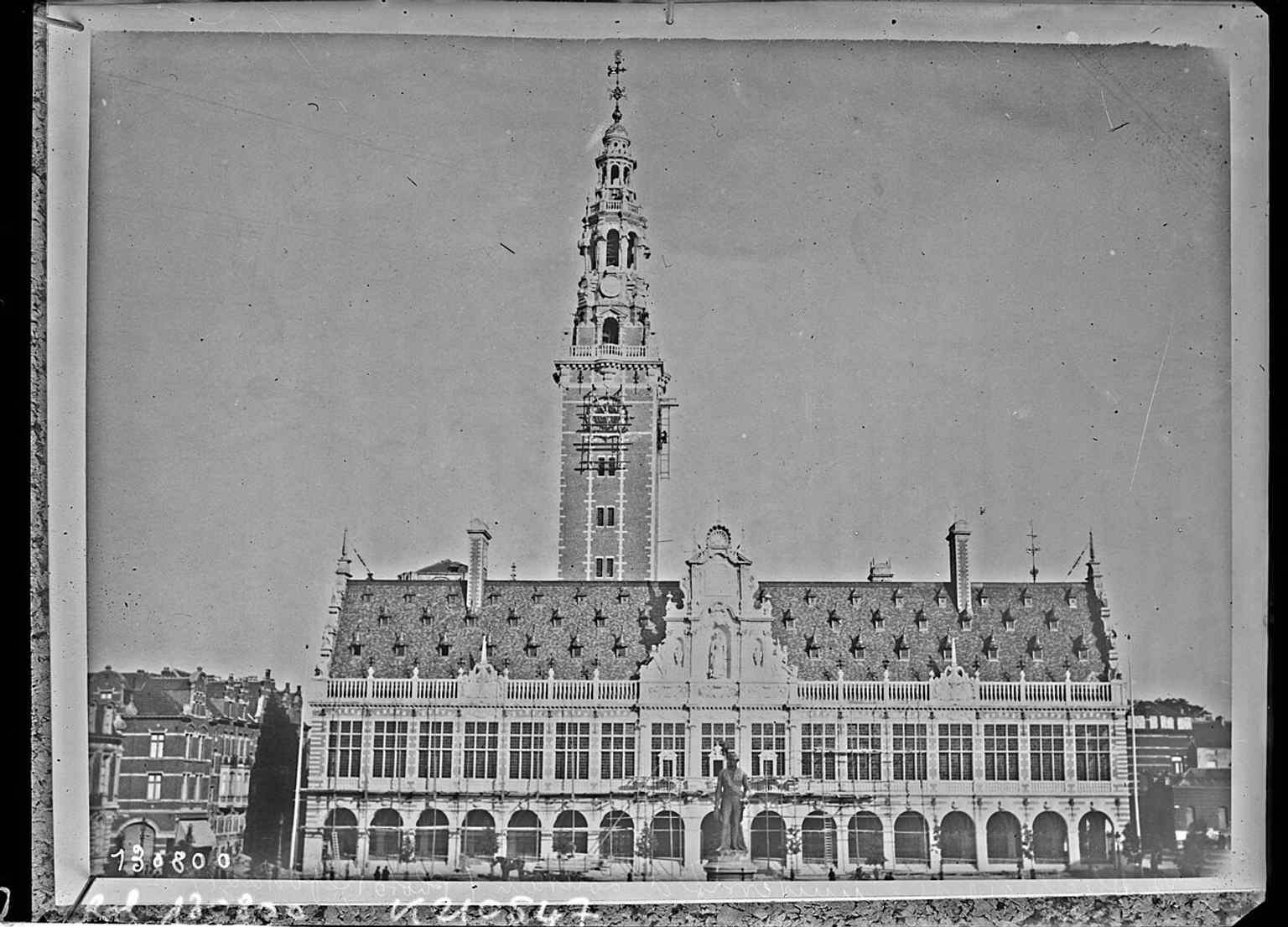 The completed University Library in 1928, the neo-Renaissance landmark on today’s Mgr. Ladeuzeplein.
