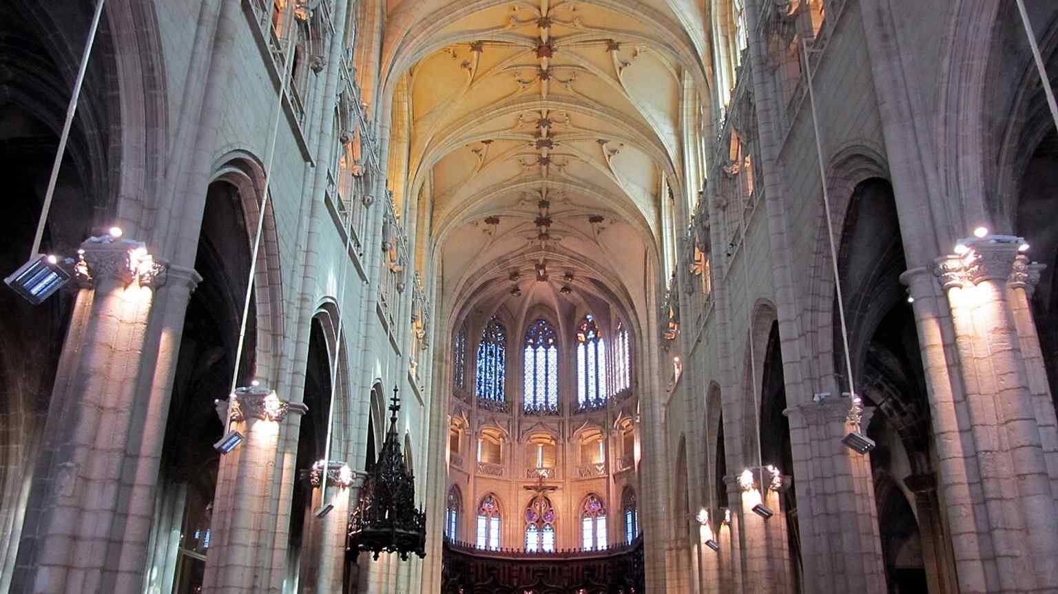A broad view down the nave, capturing the scale and bright interior that earned the church its reputation for architectural grandeur.