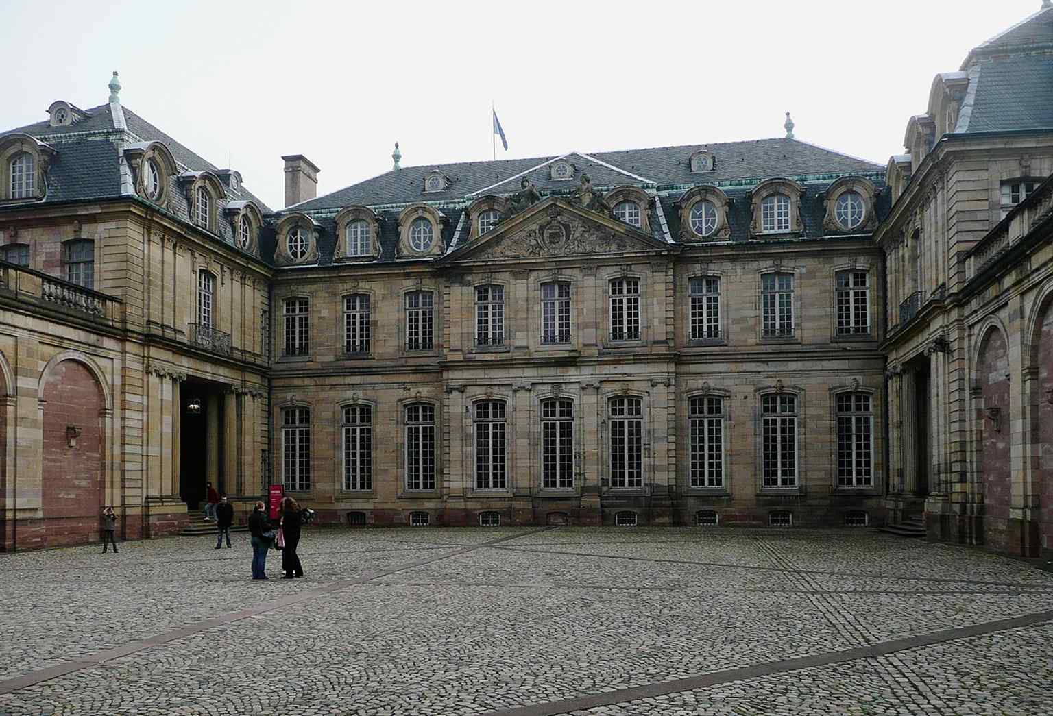 The main courtyard reveals the elegant court d’honneur where nobles, monarchs, and later city officials entered the palace.