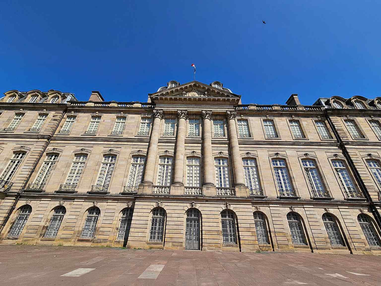 The riverside façade along the Ill, the palace’s widest side, built in yellow sandstone with rich Baroque symmetry.