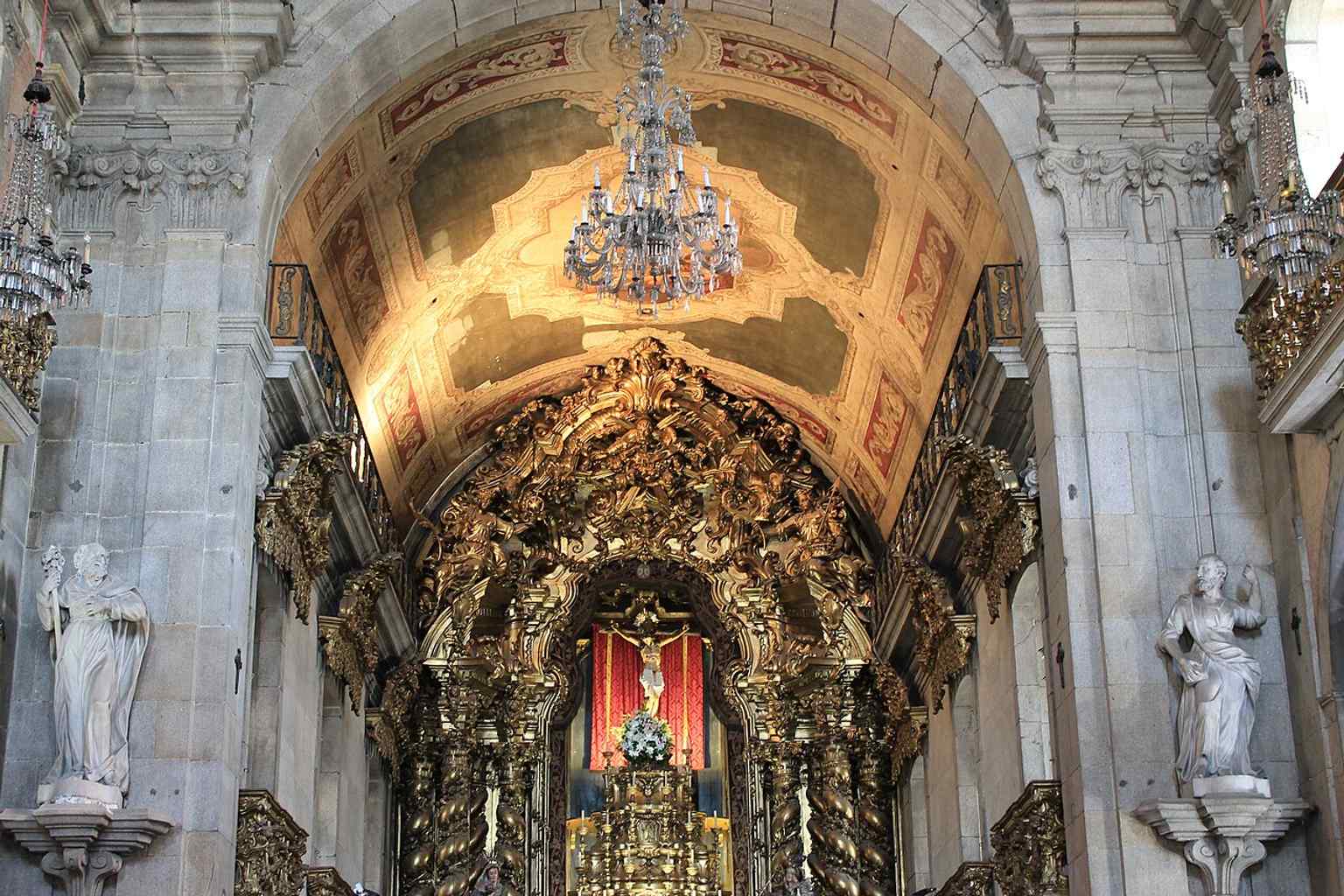 The painted ceiling draws attention to the church’s ornate interior, where the iconography culminates in the Resurrection of Christ above.