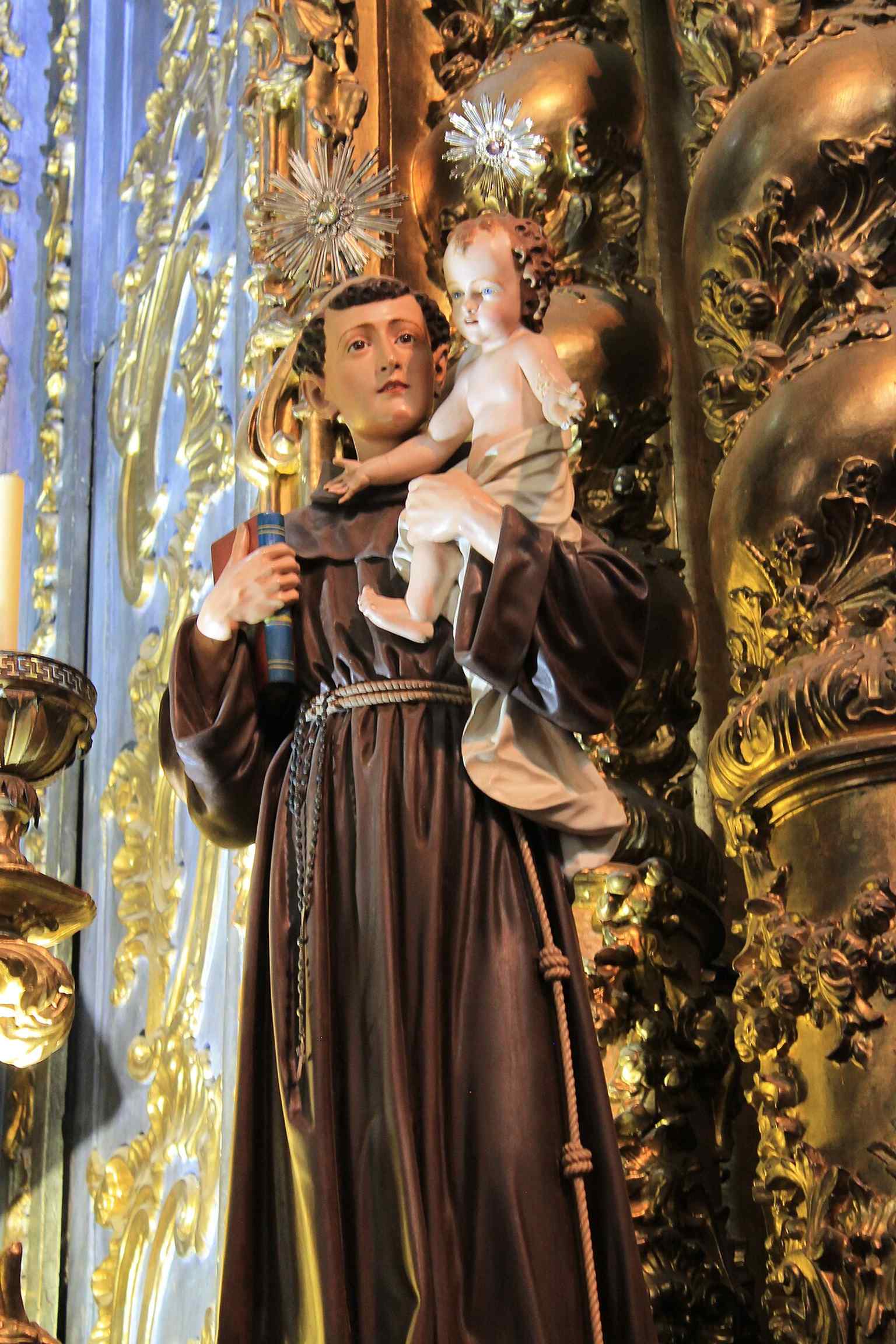 This interior detail adds another angle on the church’s elaborate decoration, reflecting the Carmelite focus on Passion imagery and sacred art.