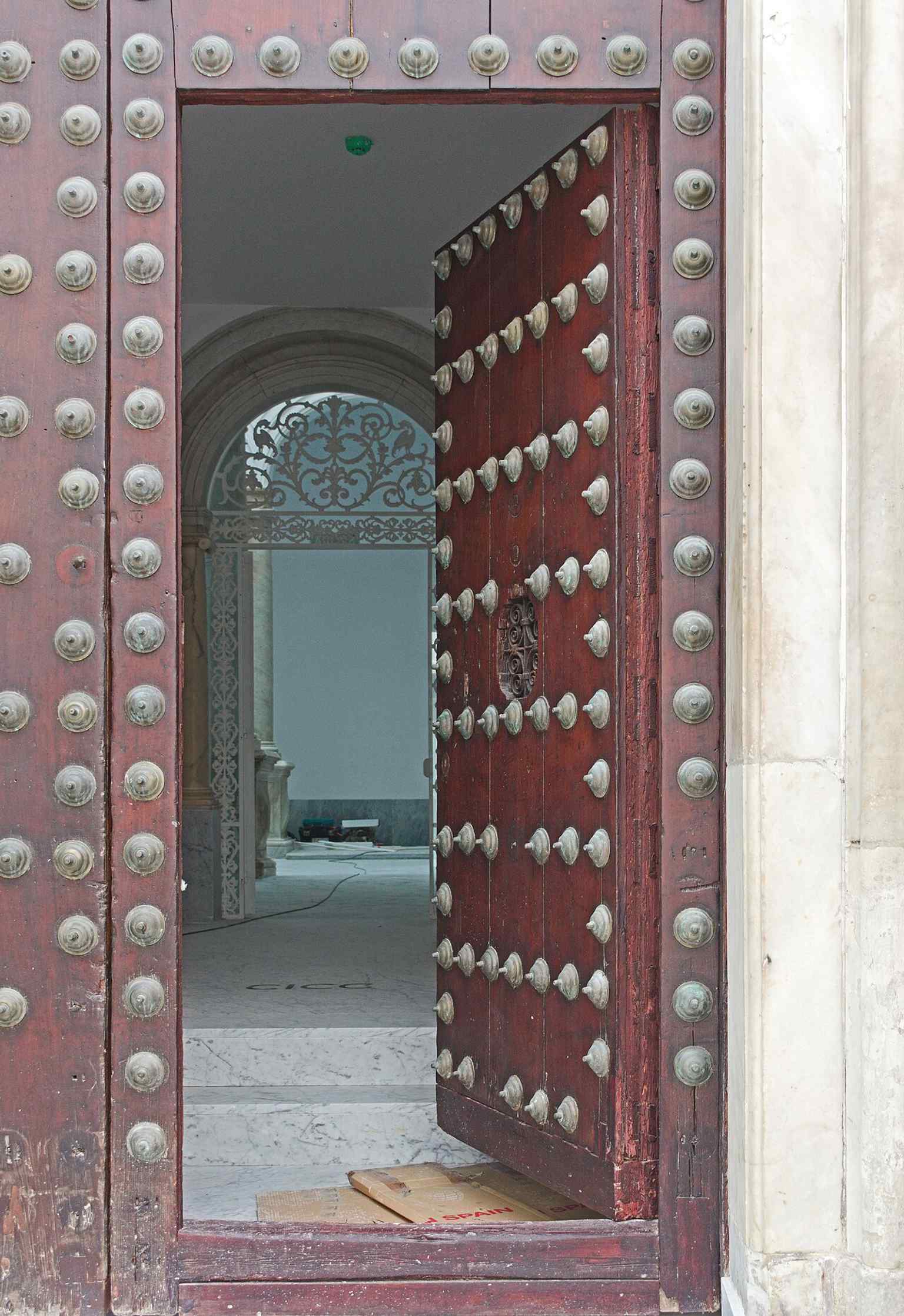 The main entrance of the Recaño Palace, with the stone portal that leads into the house-palace and toward the Torre de Tavira.