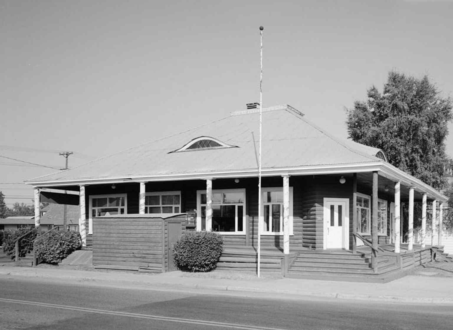 A historic view of the Thomas Library at 901 1st Avenue, the former public library that later became a National Historic Landmark for the 1915 Alaska Native conference.
