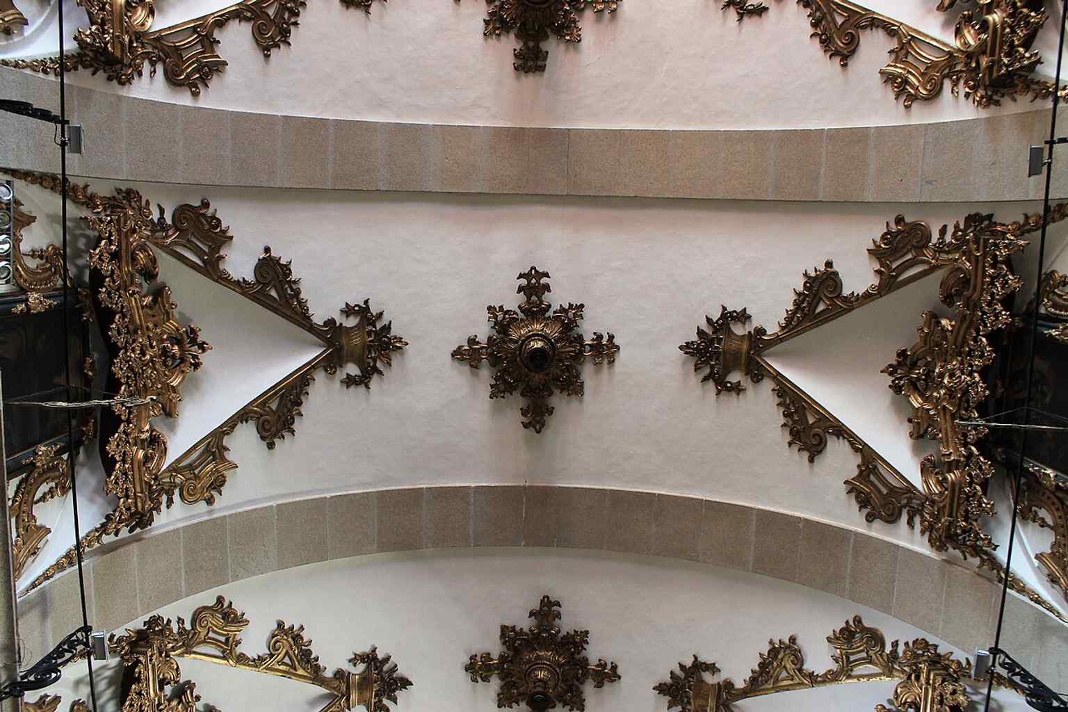 The church interior, where the single nave and ornate Baroque-Rococo decoration reflect the rich sanctuary completed after the exterior works.