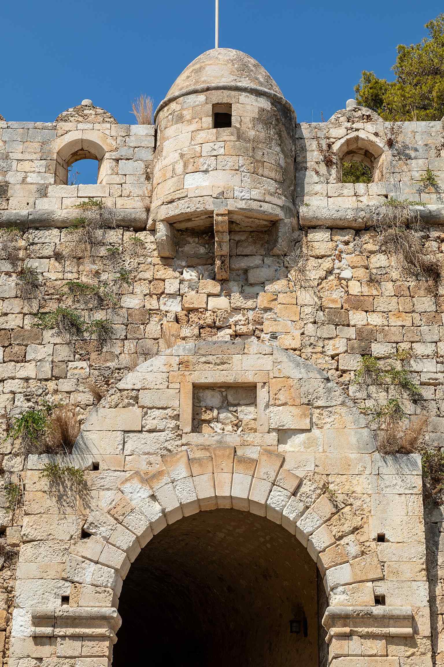 This is the main eastern gate of the Fortezza, protected by an Ottoman-era ravelin which now houses the Archaeological Museum.