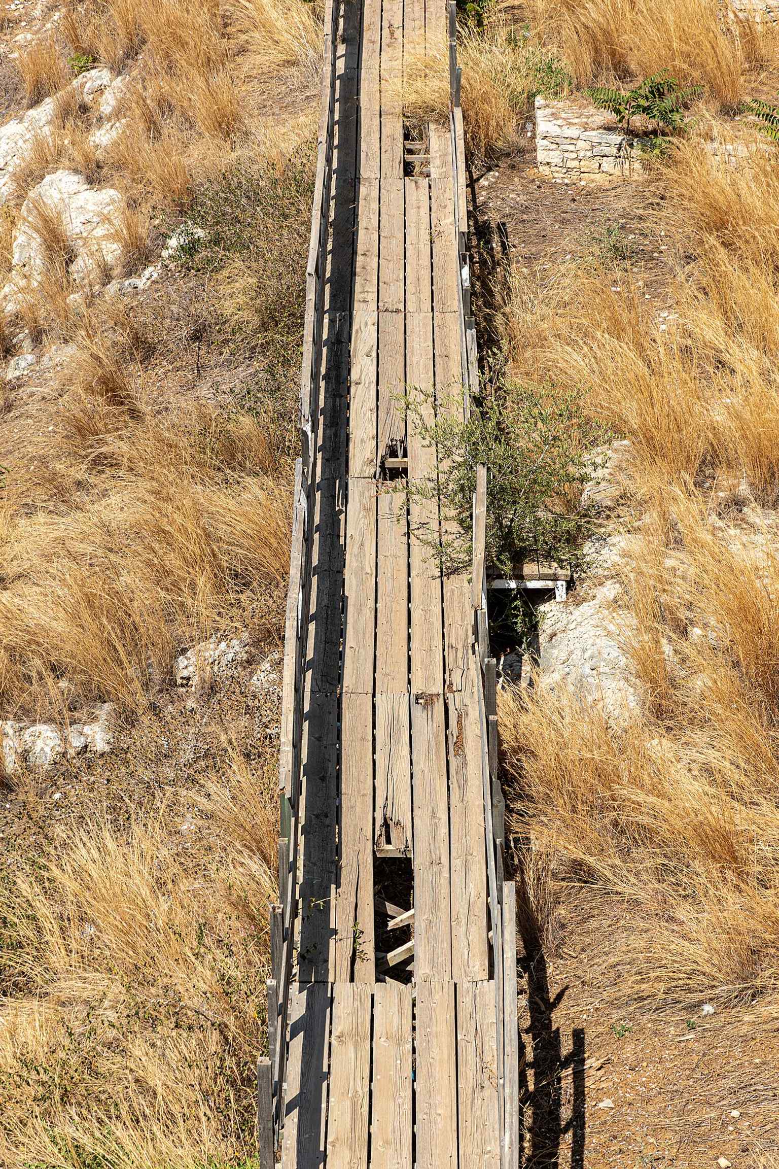 A walkway along the impressive fortification walls of the Fortezza, which span a total length of 1,307 meters around the acropolis.