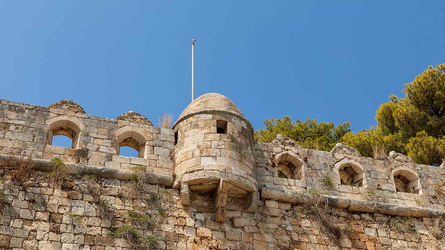 A long stretch of the Fortezza's formidable fortification wall, constructed with incredible effort by 107,142 Cretans and 40,205 animals between 1573 and 1580.