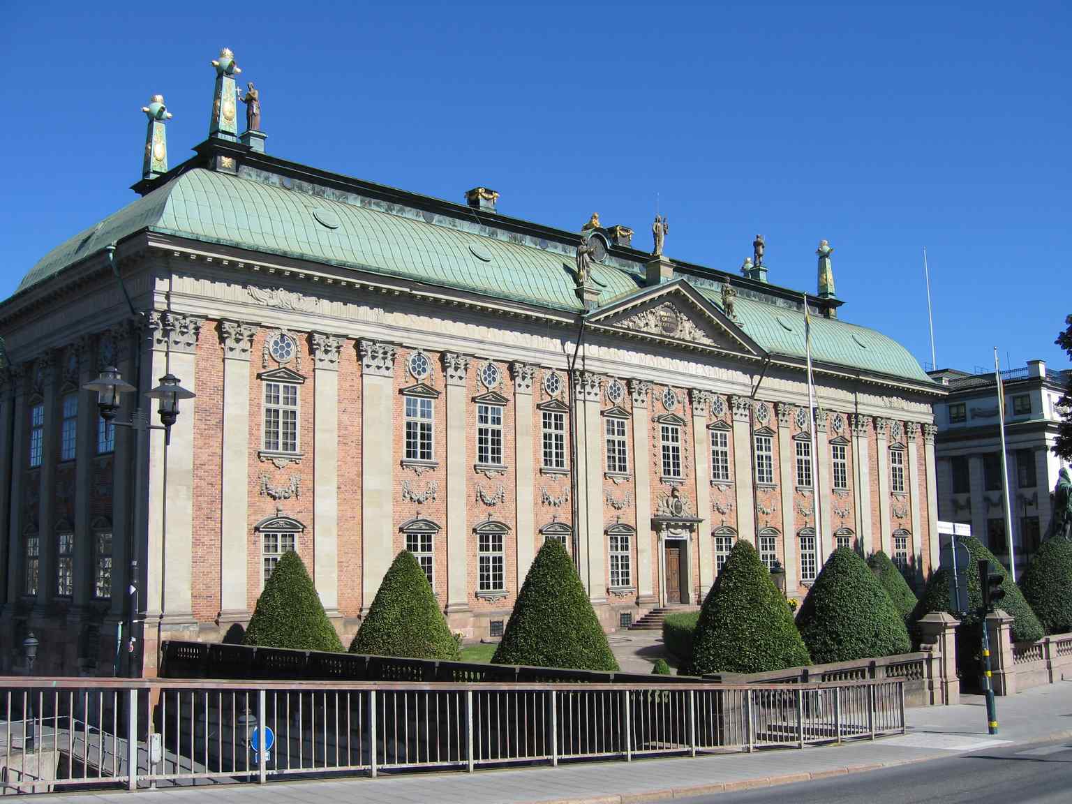 This exterior view highlights the palace's classic late Renaissance style, completed between 1641 and 1674 by a succession of architects, including Simon de la Vallée and his son Jean.
