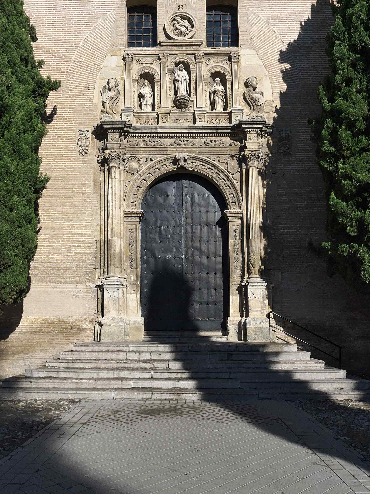 This Renaissance main portal, designed by Sebastián de Alcántara, features Corinthian columns, three niches, and a medallion of the Virgin and Child.