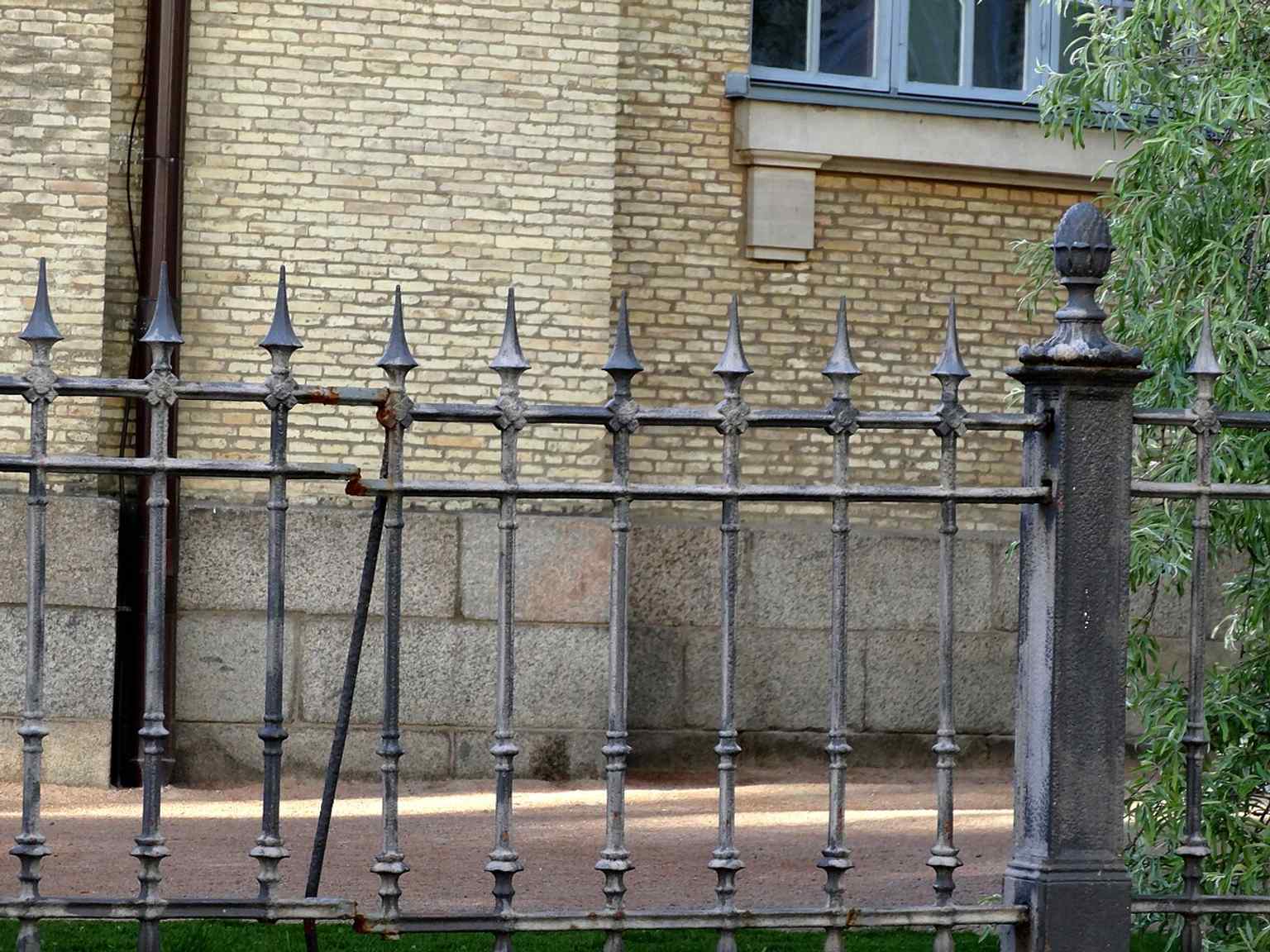 The iron fencing around Domkyrkoplanen, installed around 1860, encloses the area that was repurposed from a burial ground into a planted square.