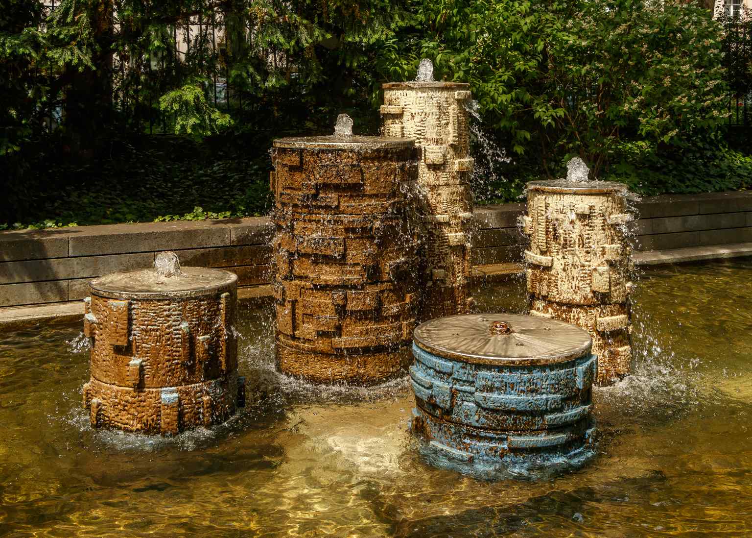 These stoneware columns, created by Wolfgang Trust, are an artistic legacy from the comprehensive redesign of the Stadtgarten for the 1967 Bundesgartenschau.