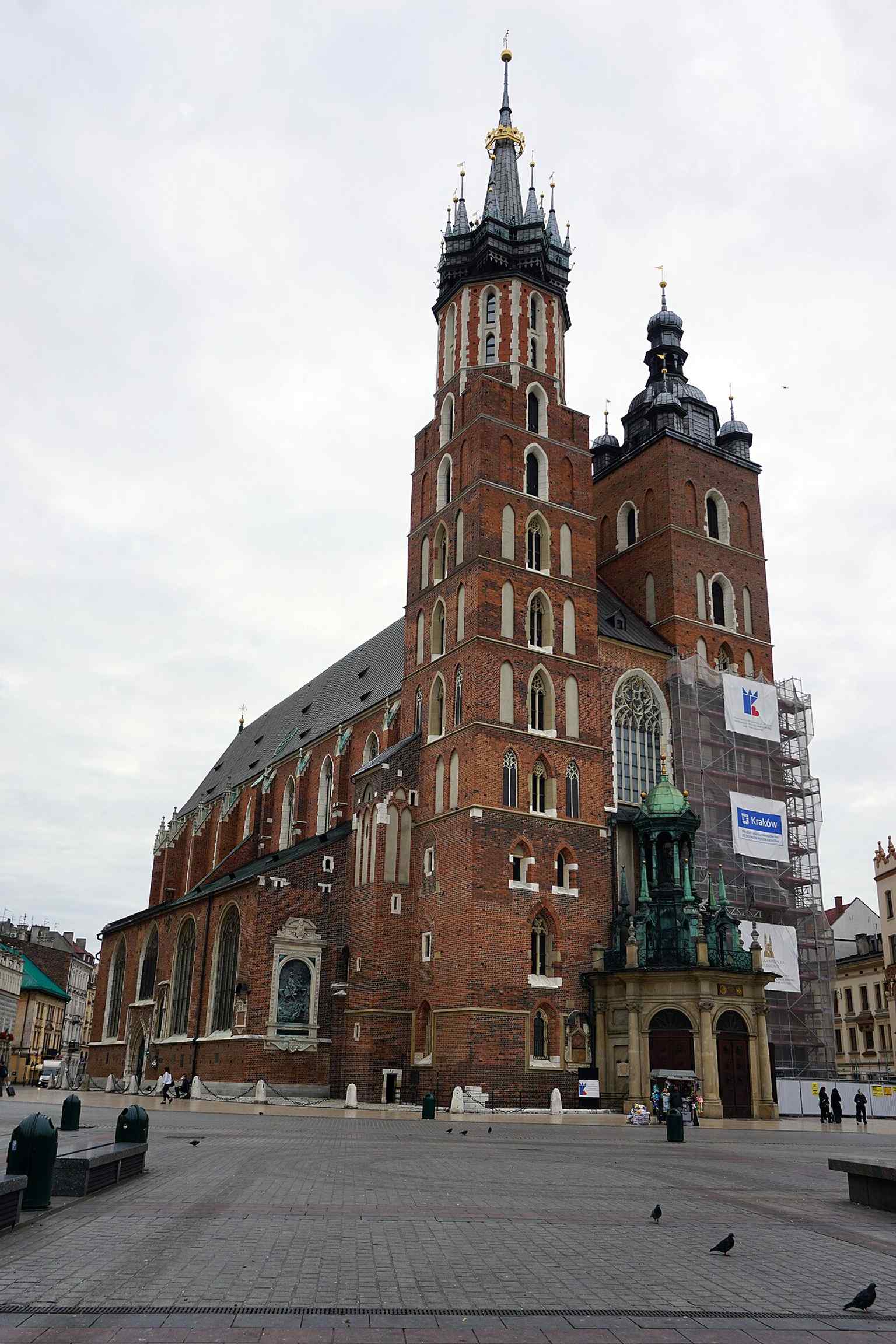 A wide 2025 view from the Main Market Square, capturing how St. Mary’s Basilica anchors Kraków’s most iconic public space.