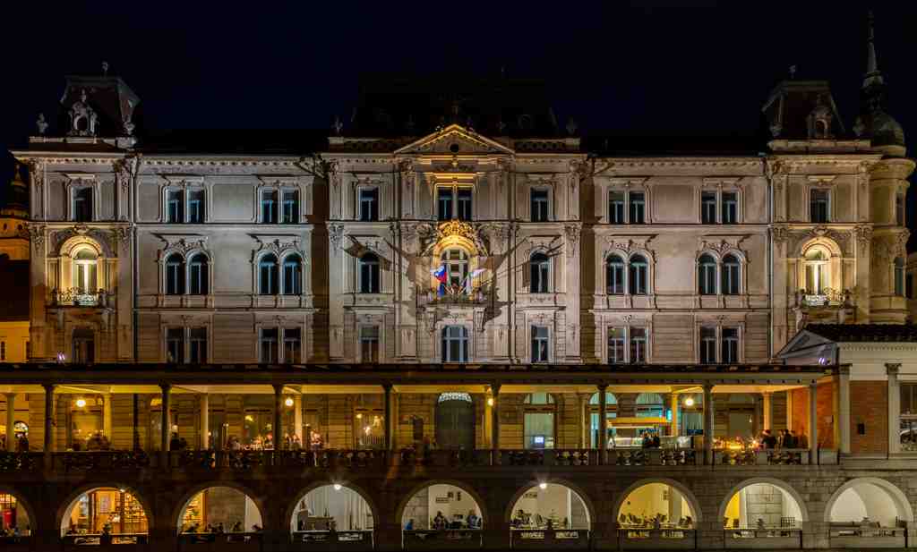 Kresija Building