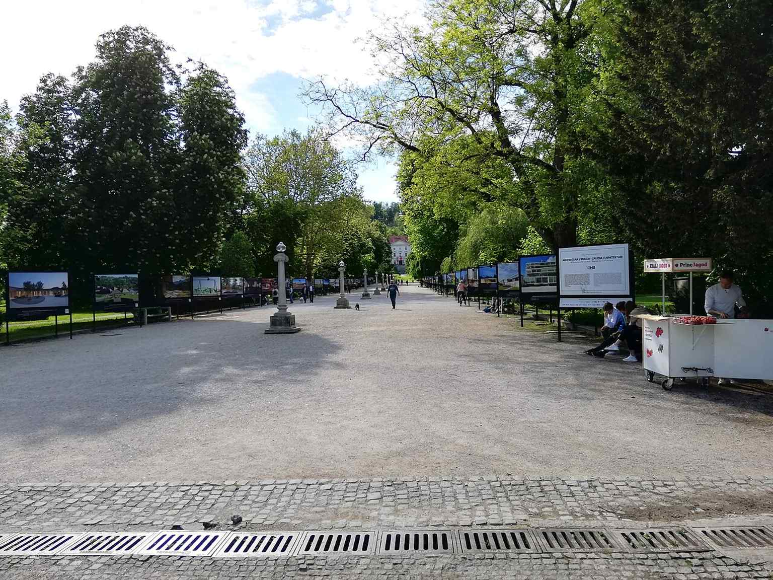 A wide view of Tivoli City Park, Ljubljana's largest park, spanning from the Center to Šiška and Vič districts.