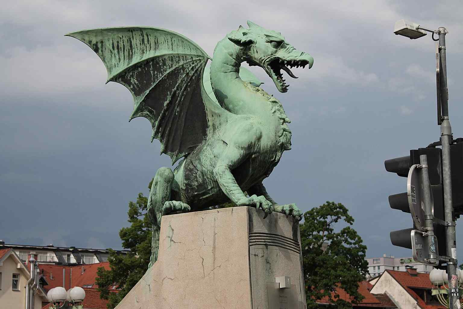 The bridge is guarded by four large dragon statues on pedestals at its corners, along with sixteen smaller dragon statues, all designed by Jurij Zaninović.