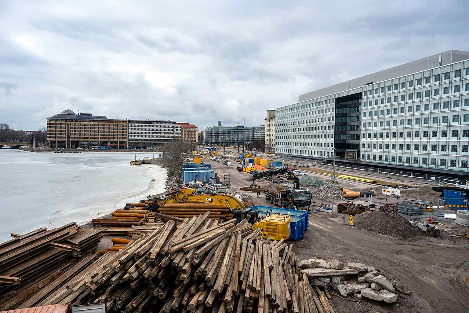 A March 2024 construction scene at Hakaniemenranta, with the new Hakaniemensilta and street realignments changing the waterfront frontage.