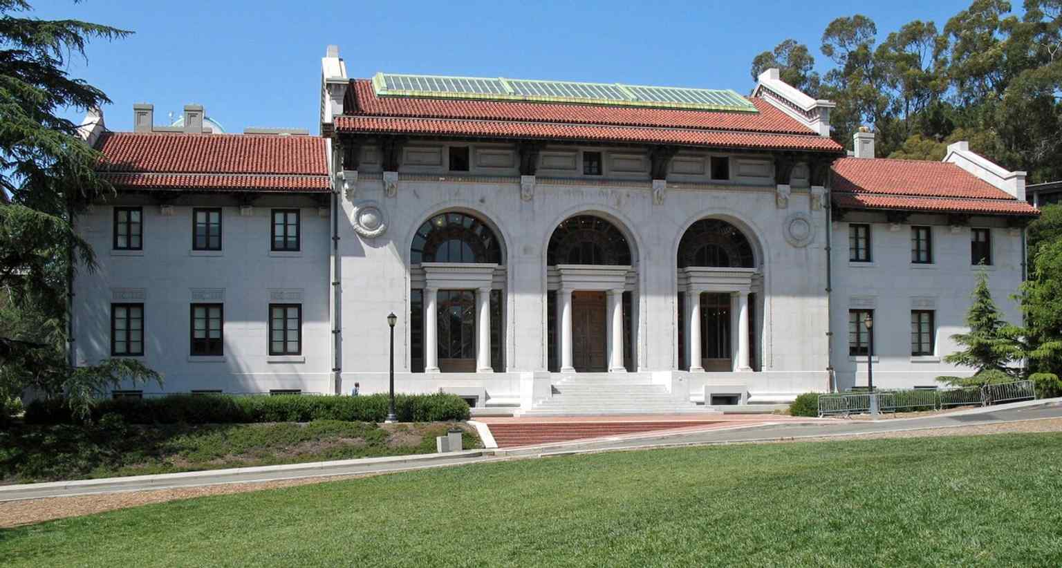 Seen from the south, this angle shows the building’s classic massing and the steep roofline that define Howard’s Beaux-Arts design.