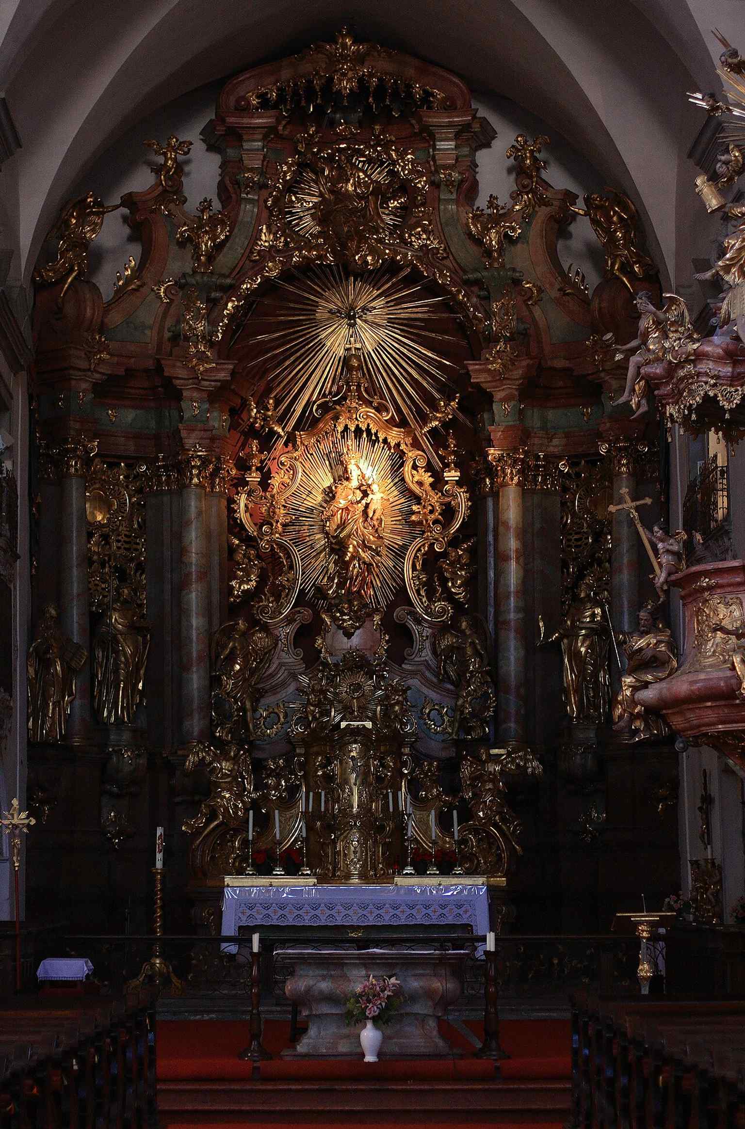 The choir area of the church, part of the baroque interior history shaped after the Counter-Reformation.