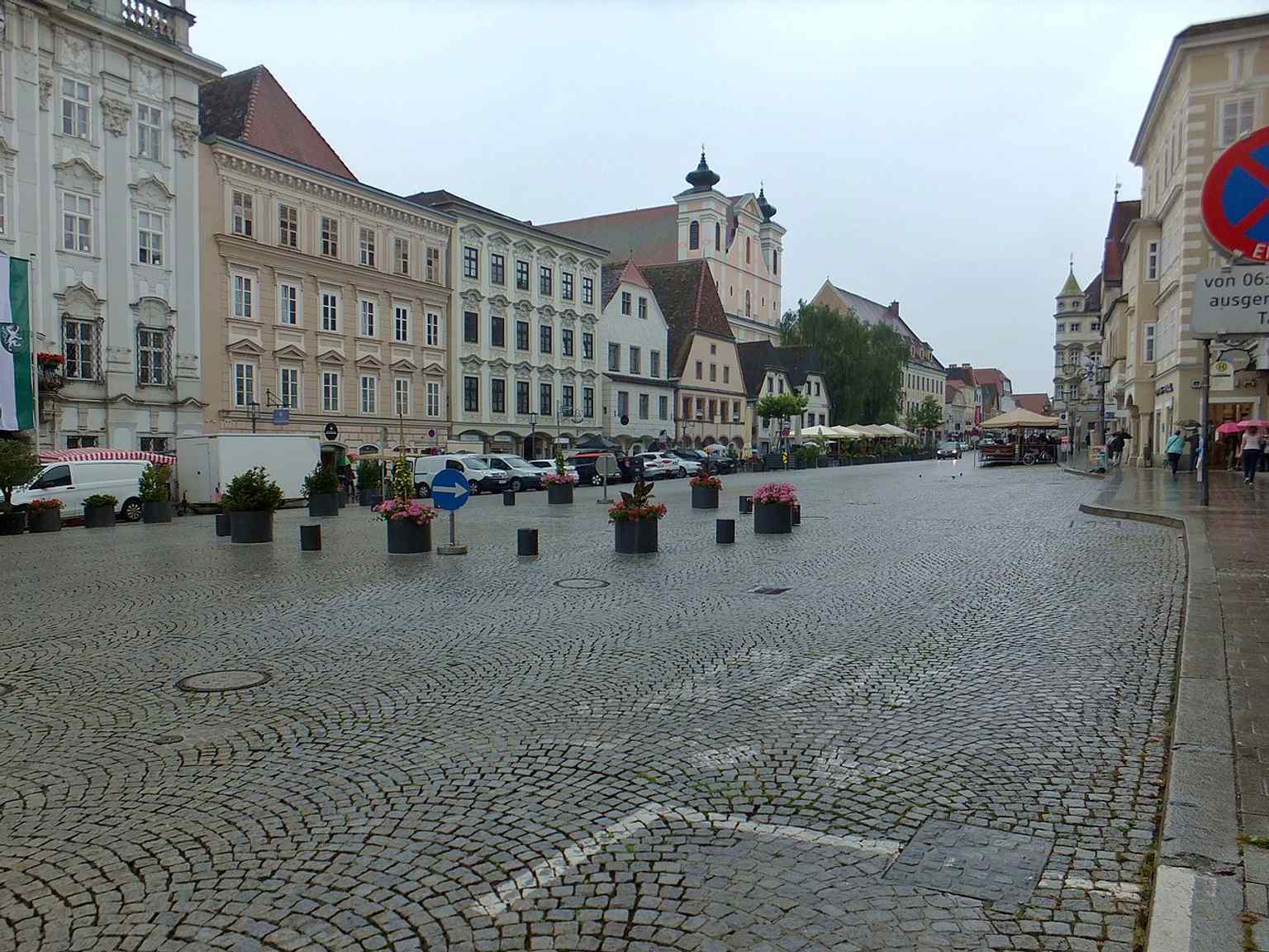Another view of Steyr’s main square, helping place the church in its urban setting opposite the town hall side.