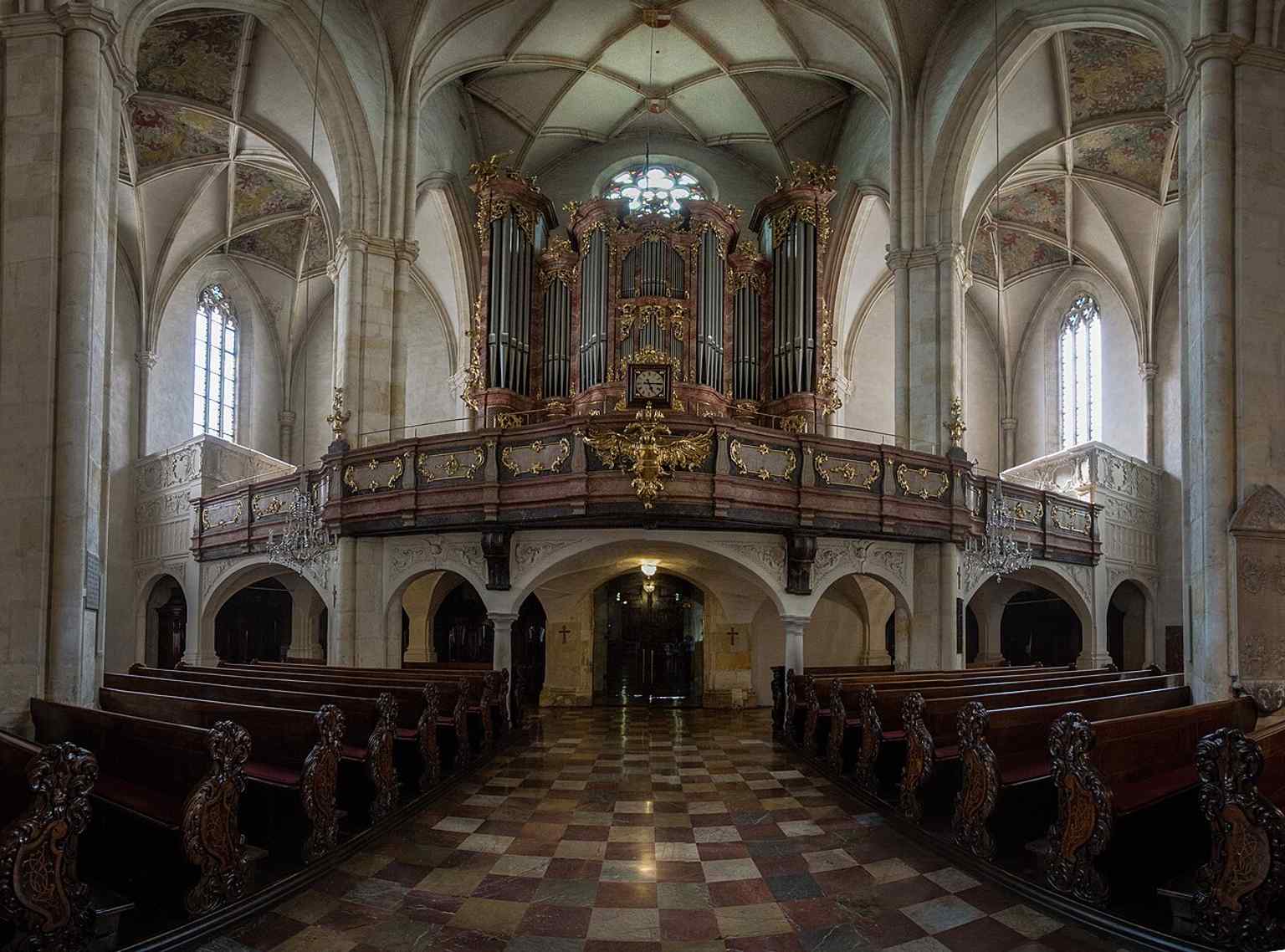 The cathedral organ in close-up, matching the major 2022–2023 rebuild that completed the recent renovation.