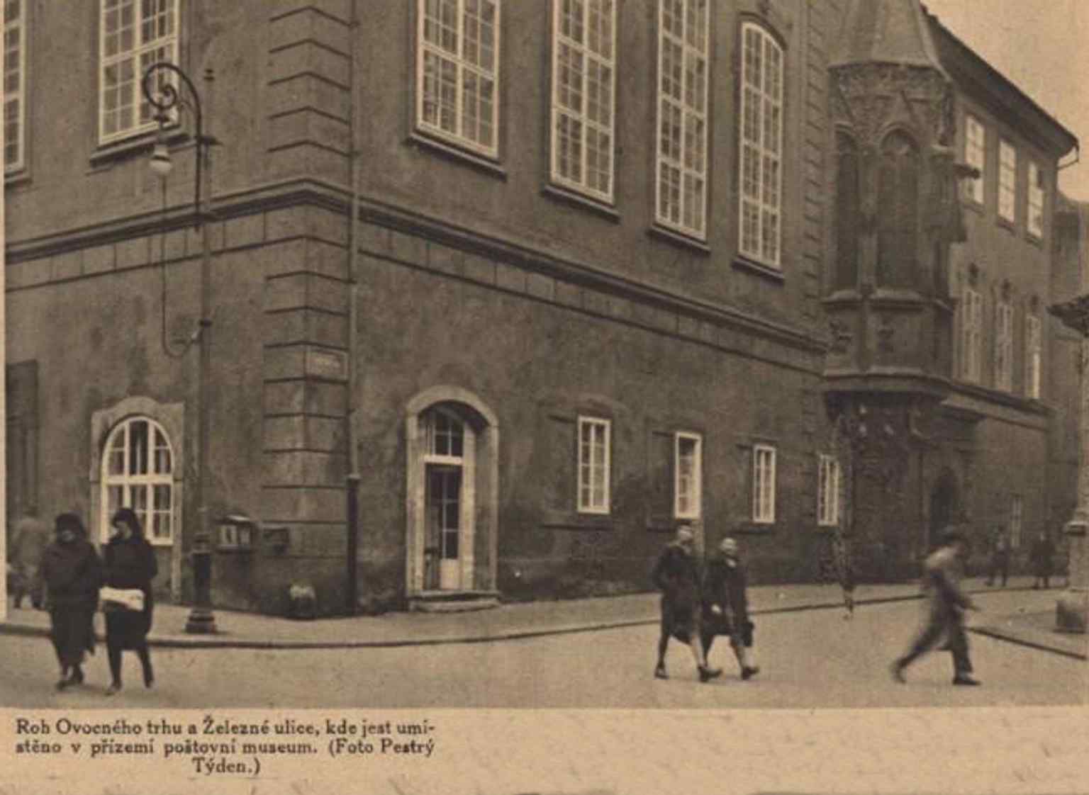 Der einladende Eingang zum Karolinum, ursprünglich der gotische Palast von Jan Rotlev, der 1383 zum Herzst&uuml;ck der Karls-Universit&auml;t wurde.