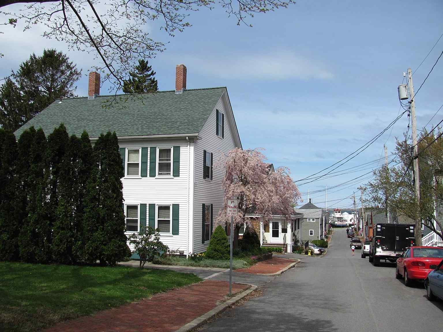 Explore Bradford Street, a key part of this historic district known for the vernacular 1-1/2 story cottages developed by Alden Harlow in the 1840s.