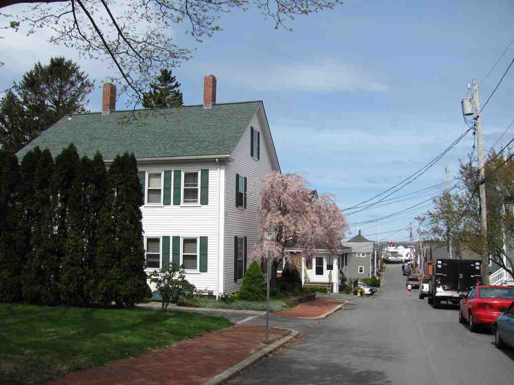 Bradford-Union Street Historic District. MAY Flower II