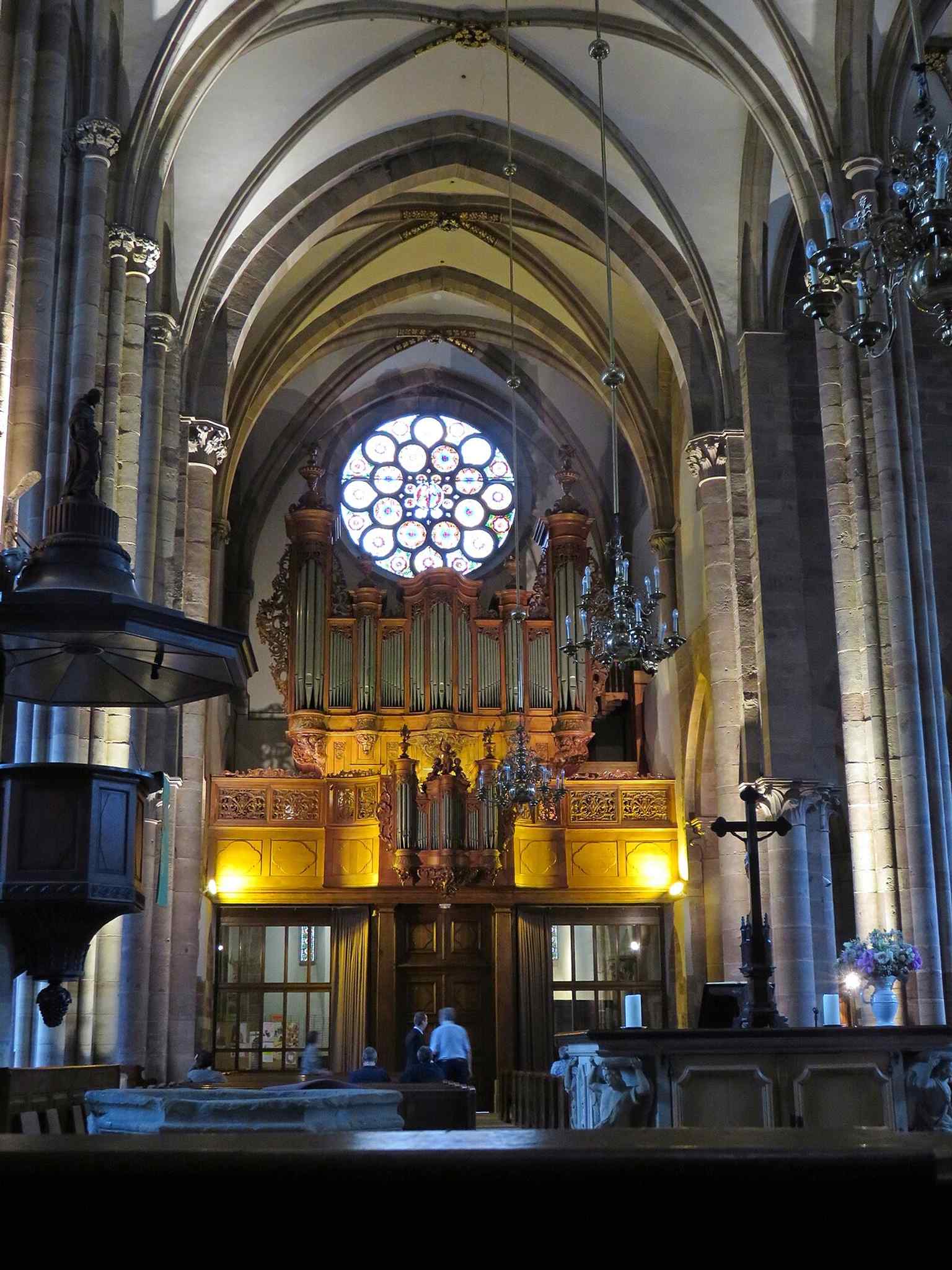 Inside Saint Thomas Church, where the vast hall-church layout gives the Protestant nave its distinctive open feel.