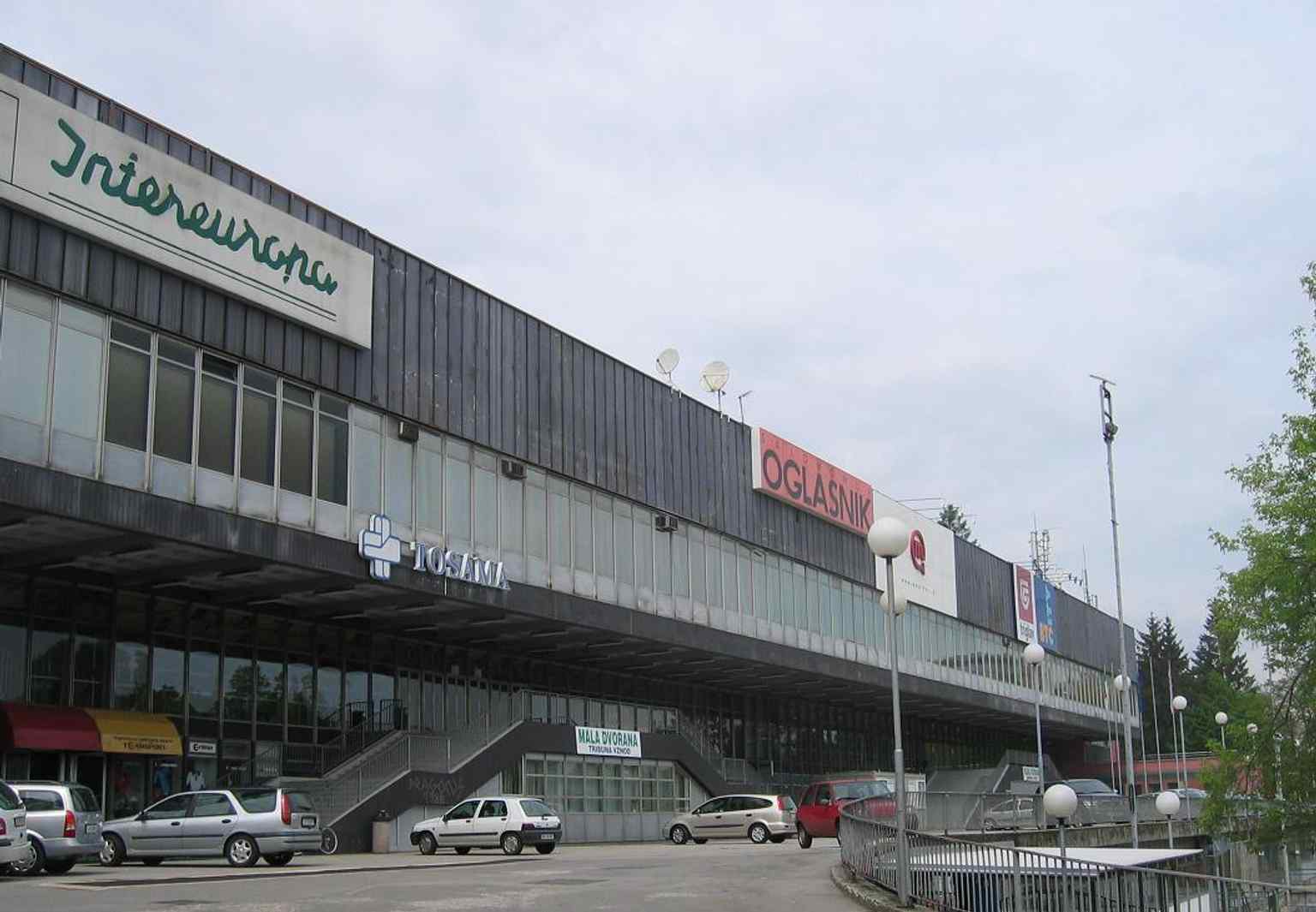 The multi-purpose Tivoli Hall, designed by architect Marjan Božič, was partially sunken into the ground to ensure its large volumes did not overwhelm the surrounding Tivoli City Park.