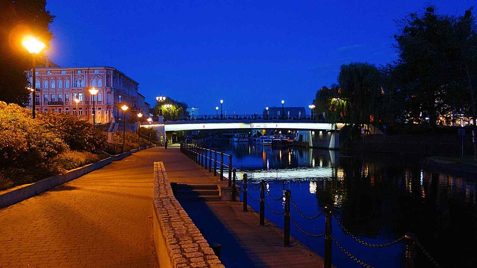 Night view of the Old Town Bridge, the modern crossing that replaced earlier wartime and prewar bridges over the Brda.