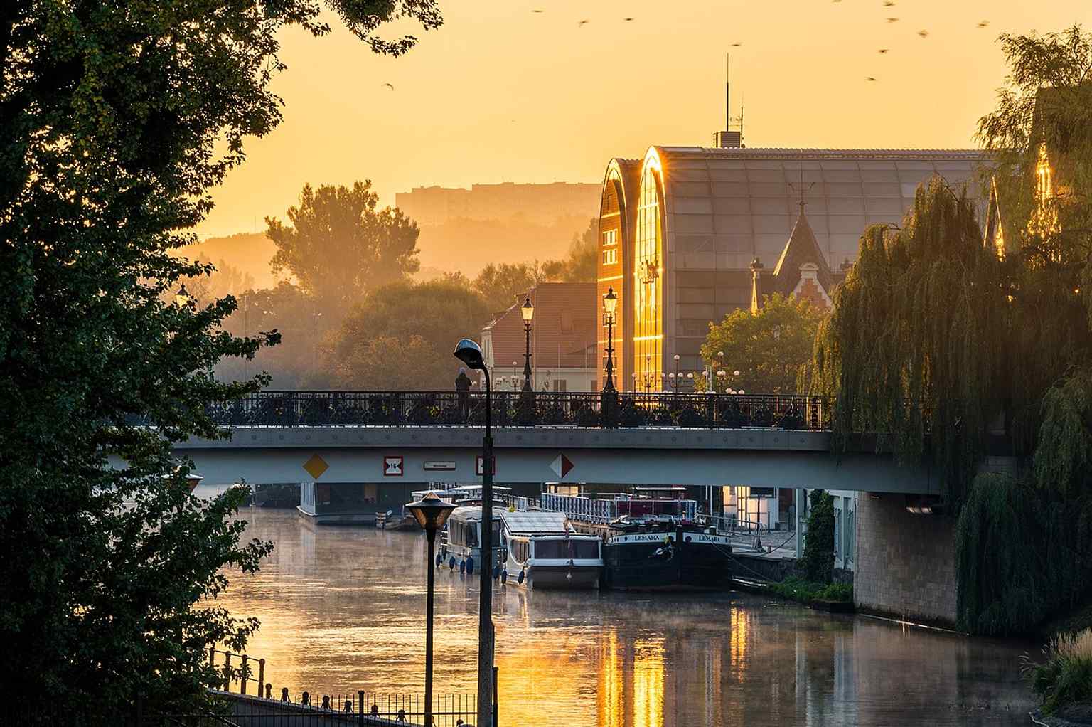 The bridge beside the riverside granaries, matching the landmark’s setting on the Brda in Bydgoszcz’s Old Town.