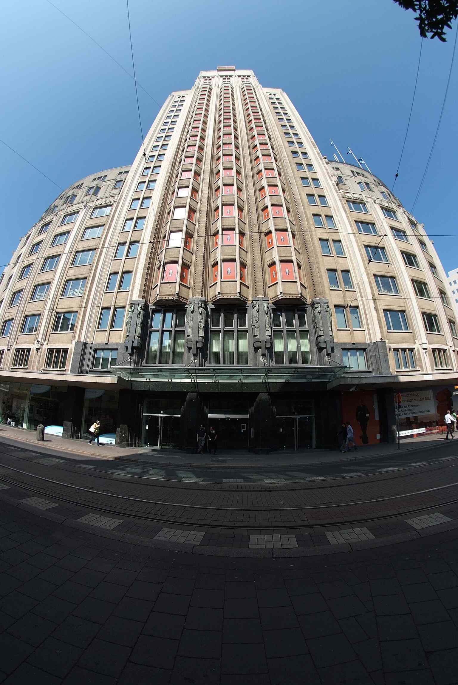 A clear full-height view of the Boerentoren in 2011, showing its stepped Art Deco silhouette in the Antwerp skyline.
