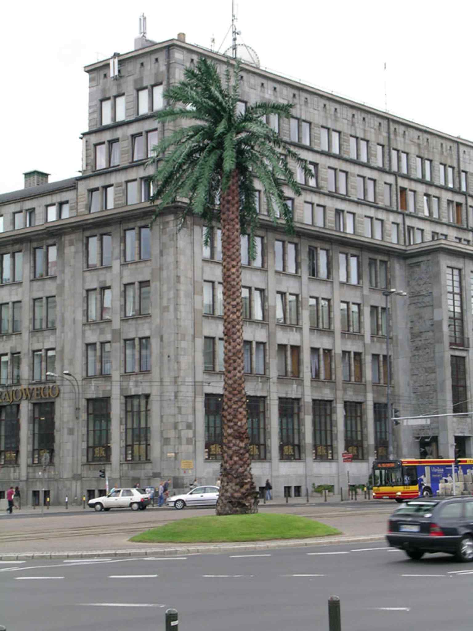 An early view from 2005, showing the artwork in its first years after the 2002 unveiling.