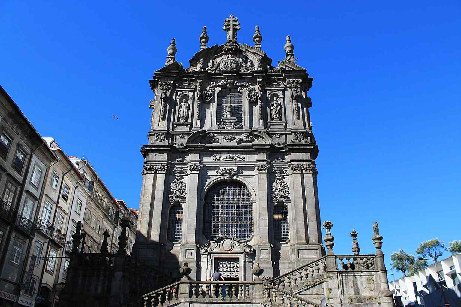 A clear full view of the church façade, showing the narrow, towering front that makes the Clérigos such a dramatic Baroque landmark.
