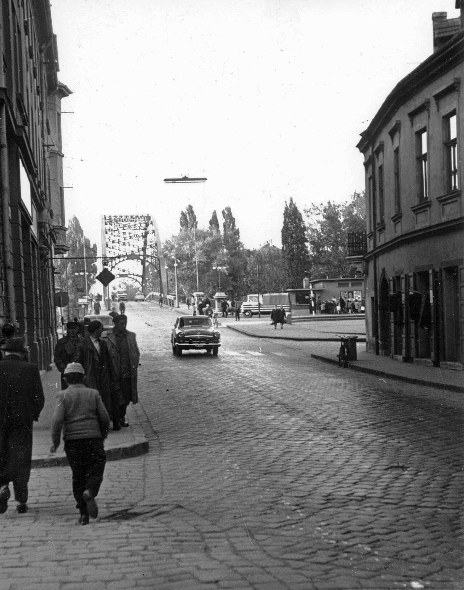 A 1965 Fortepan view with Kossuth Bridge in the background, useful for showing how the bridge has long shaped the city center and riverfront.