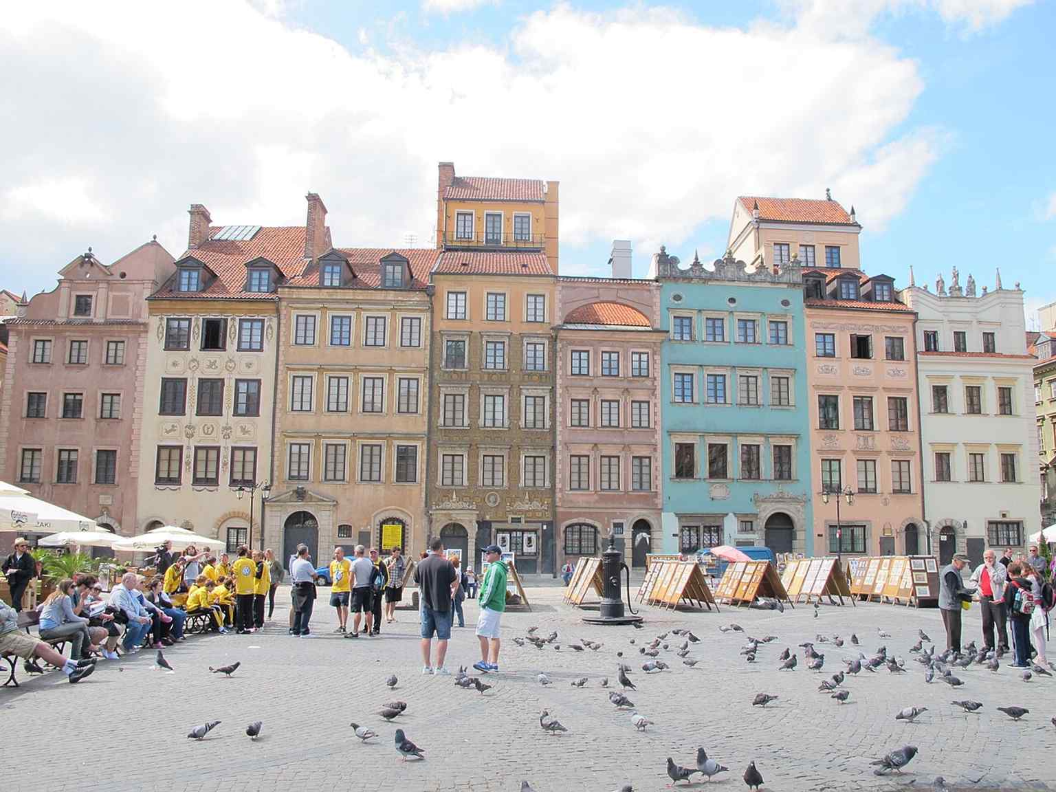 The Dekert side of the square, home to the Museum of Warsaw today and one of the most historically significant façades after the postwar reconstruction.