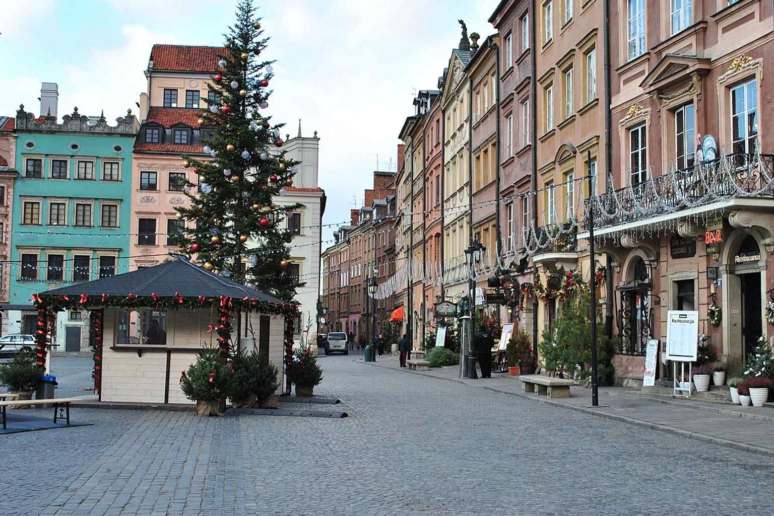 The Kołłątaj side beside Świętojańska Street, helping show how the square connects to the eight streets that radiate from its corners.