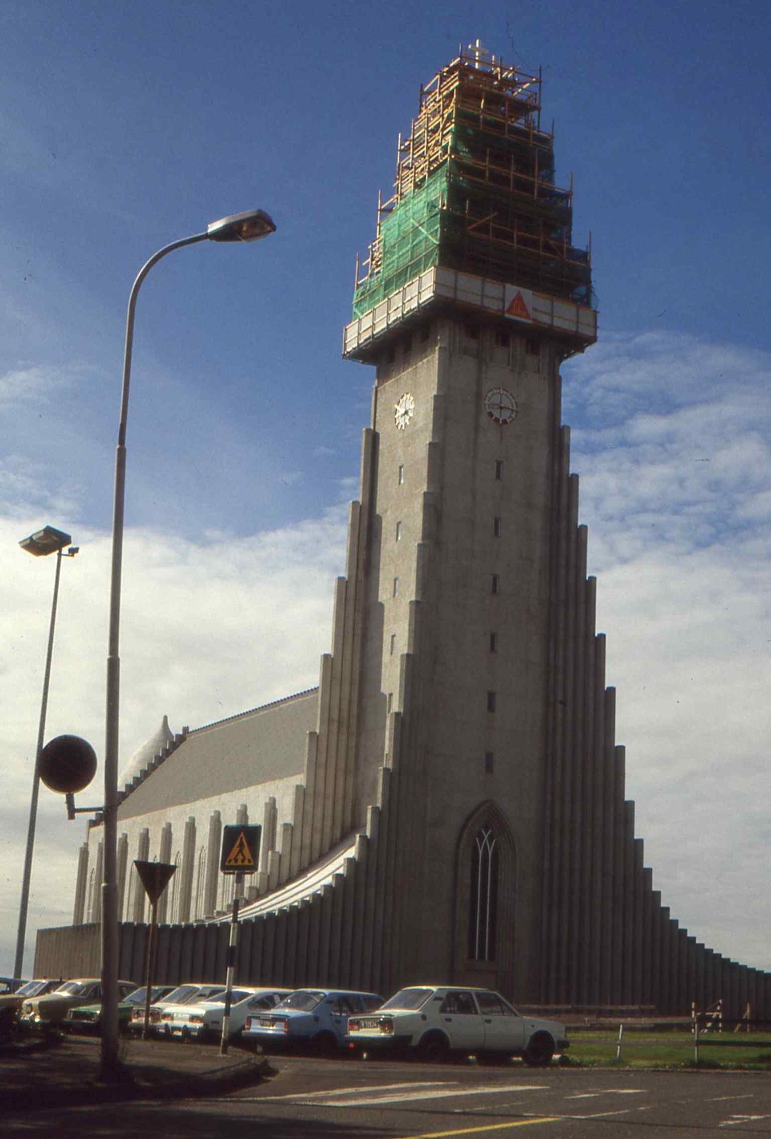Hallgrímskirkja under construction in 1988, showing the long 41-year build that ended with completion in 1986.
